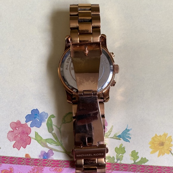 Beautiful Vintage Michael Kors MK-5128 Rosegold Runway Sport Unisex Wristwatch. - Picture 6 of 12